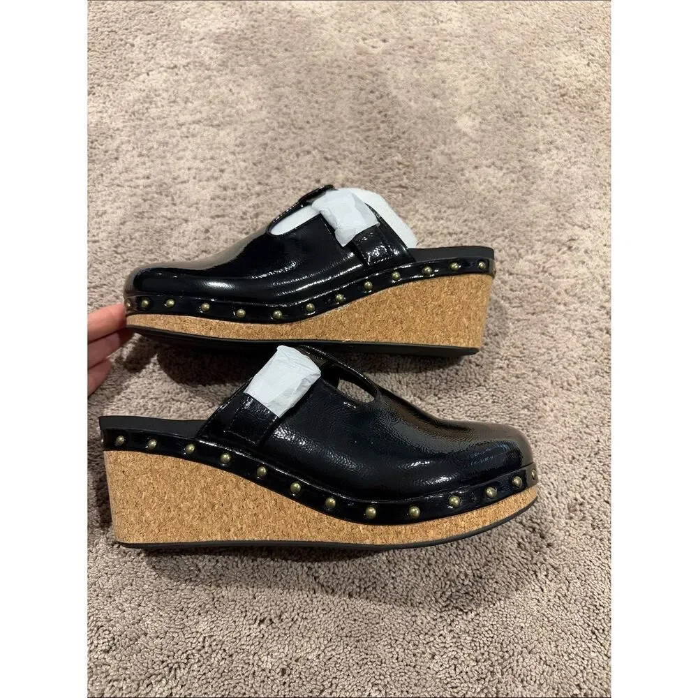 Corkys In the Moment crinkle patent black wedges size 10